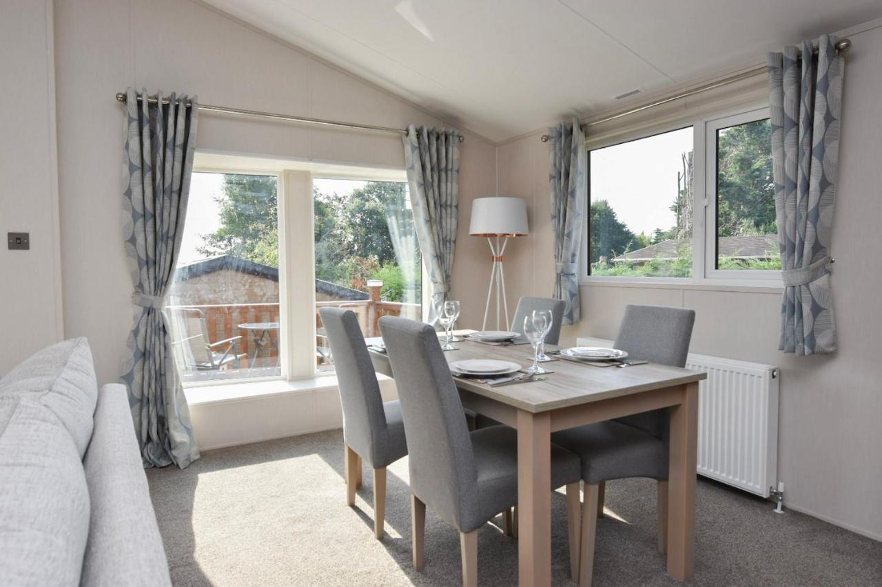 Rowan A Welcoming Countryside Lodge Ryde  Exteriör bild